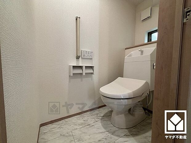 明るく清潔感溢れるトイレです。トイレが1階と2階にあるので、朝の忙しい時間にも混雑せず快適です。