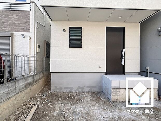 完成済みにつき、ご内覧可能となっております。当日案内も可能ですのでぜひお問い合わせください。事前にご予約頂きましたら、営業時間外のご案内等も可能です。