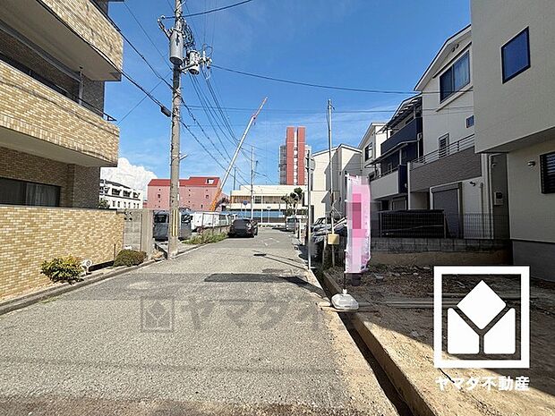 駐車スペース確保。玄関のそばで荷物の上げ下ろしができるので便利です。