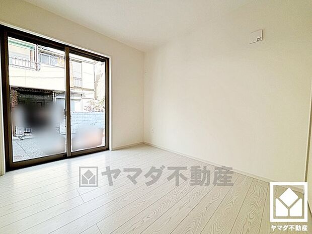 明るく開放的な洋室で、快適な生活を。