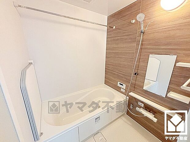 ゆったり足が伸ばせるので、毎日の疲れを癒やすバスタイムを実現。清潔感あふれる空間で、1日の疲れをリフレッシュ。