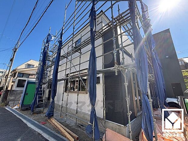 シンプルシックなブラック×ホワイトのモダンな外観。帰るたびに安心感を感じられる佇まい。