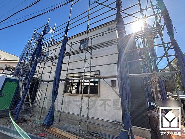 収納力豊富なウォークインクローゼット付き。お洋服はもちろん、スーツケースなどの大物もしっかり収納できます。