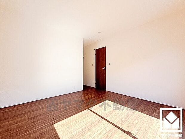 約8帖の洋室です。全居室にウォークインクローゼットがございますので、お部屋の広さを最大限に活用できます。