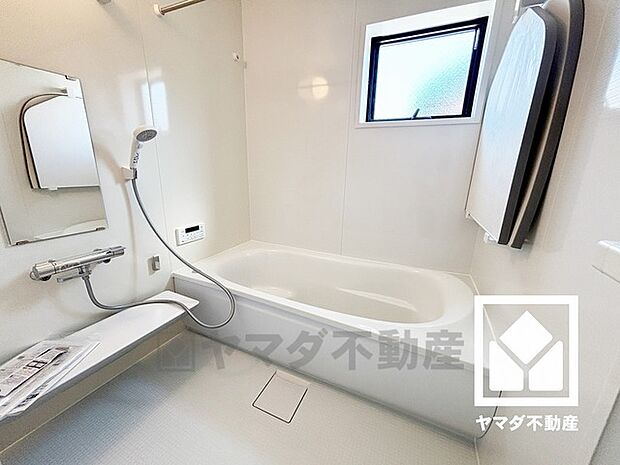 1日の疲れを癒す浴室でゆったりリフレッシュ。清潔感あふれる空間で、毎日のバスタイムをより快適に。