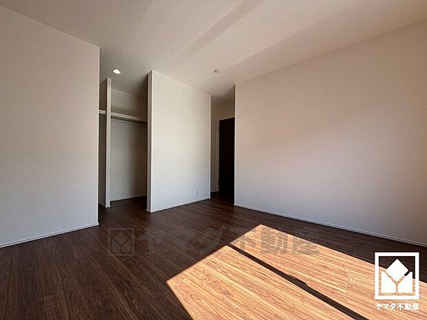 お子様のお部屋などにも十分な広さです。ウォークインクローゼット付きなので、スッキリとした空間を維持できます。