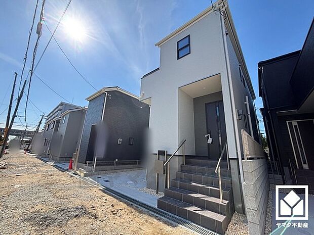 ZEH水準の高い省エネ性能を備えており、光熱費などのランニングコストを抑えられます。夏は涼しく、冬は暖かい、季節に関わらず快適に過ごせる住宅です。お問合せお待ちしております。