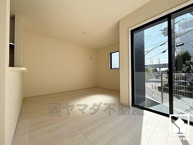 自然光を取り込む、開放感あふれる暮らし。隅々まで光が降り注ぎ、明るく心地の良い空間。