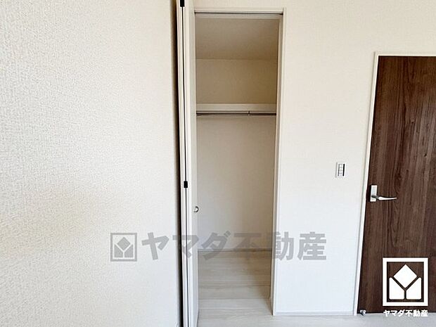 クローゼットは奥行きがあるので、収納力も申し分ありません。