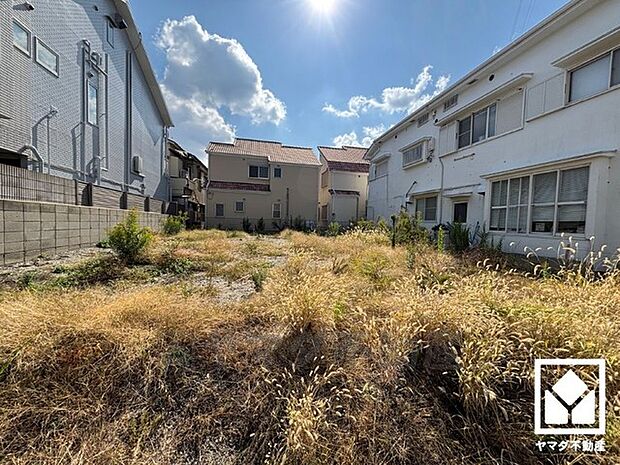 開発分譲地ですので区画の整った街並みです。同じ時期に生活をスタートするご家族が多いため、困ったときにも心強いですね。