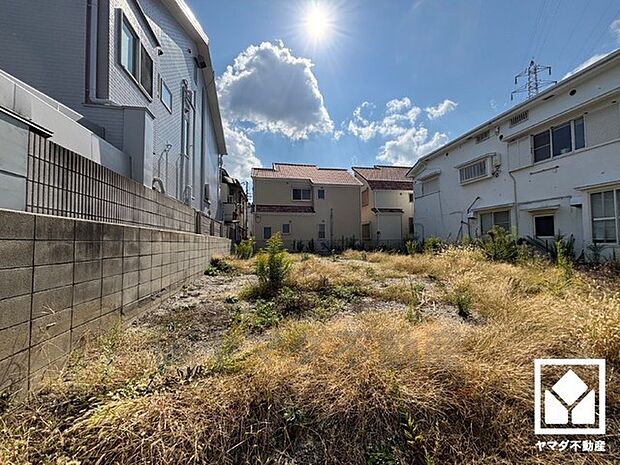 収納力豊富なウォークインクローゼット付き。お洋服はもちろん、スーツケースなどの大物もしっかり収納できます。