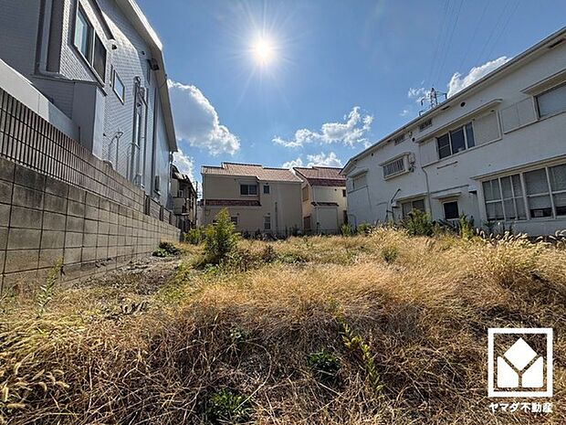 浴室暖房乾燥機付き。真冬の寒い浴室を暖かく、また雨の日の洗濯物の乾燥にと多用途に活躍する機能です。