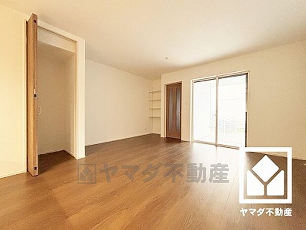 自然光を取り込む、開放感あふれる暮らし。隅々まで光が降り注ぎ、明るく心地の良い空間。