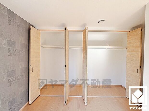 新たに家具を買わなくても良いので、ハンガーパイプ付きのクローゼットは嬉しいですね。