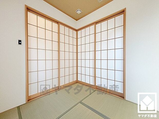 和の趣と現代の快適さを兼ね備えた空間。開放的にも、落ち着いたプライベート空間にもなる和室の魅力をぜひ。