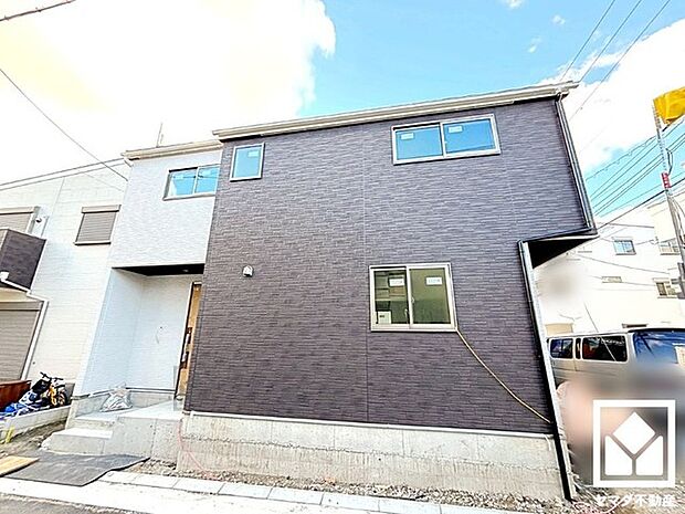 浴室には小窓が付いているので明るく、こもりがちな湿気もすぐ取り除くことができます。