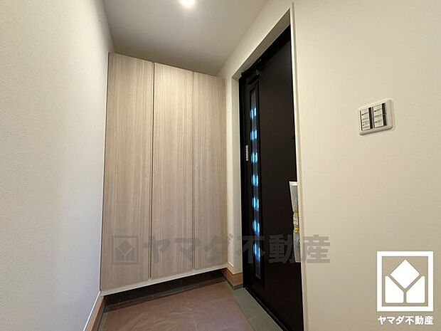 玄関にはたっぷりの収納スペースを完備。家族の靴もしっかり収納できるので、玄関がいつも片付き、気持ちよくお客様を迎えられます。