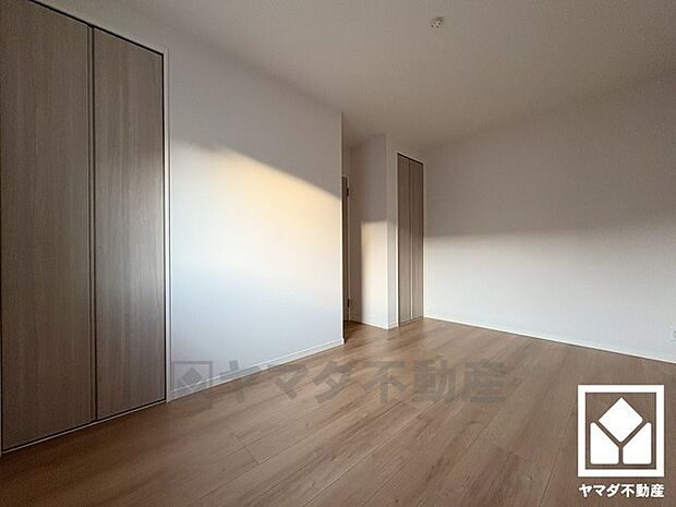 約6.63帖の2階洋室です。お子様のお部屋などにも丁度良い広さです。