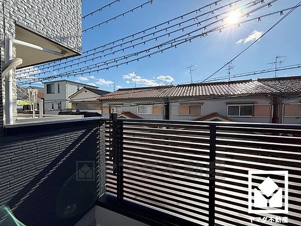 南向きバルコニーで陽当たり、風通し良好。たっぷりの洗濯物も気持ちよく乾きます。