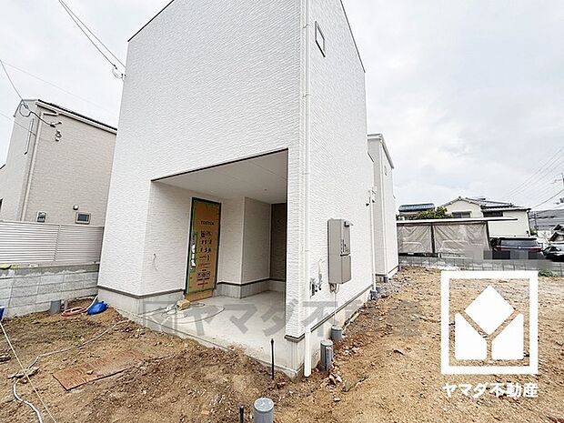 全居室バルコニーに面した2面採光のお部屋となっております。風通しが良く、明るい陽光がたっぷり差し込む心地よい生活空間です。