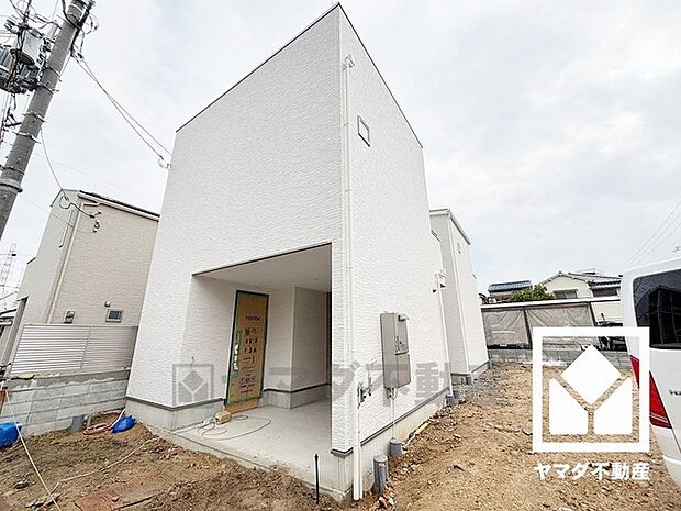 白を基調とした清潔感のあるモダンな外観。帰るたびに安心感を感じられる佇まい。