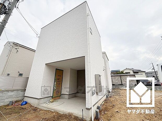 階段下や廊下にも複数の収納スペースがあり、住空間を広々お使いいただけます。