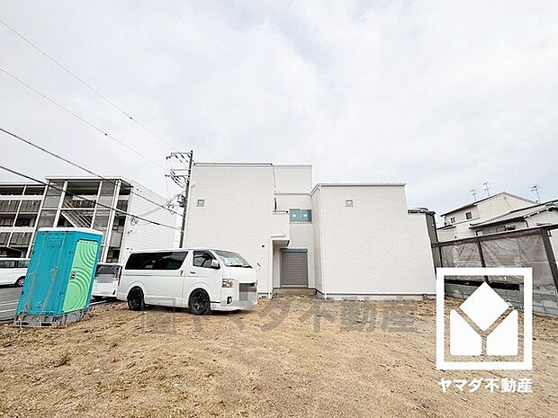 綺麗に整備された武庫川河川敷公園まで徒歩圏内で、お散歩やピクニック、ジョギング・サイクリングなどの運動も楽しめる住環境。秋にはコスモス畑の眺望も楽しめます。子育て世帯の方にもお勧めです。