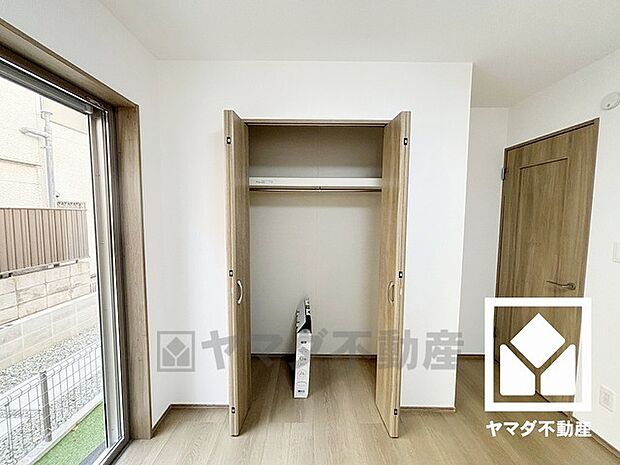 新たに家具を買わなくても良いので、ハンガーパイプ付きのクローゼットは嬉しいですね。