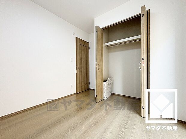 たっぷり収納できる約4.5帖の納戸付きだから、家の中をもっとスッキリ。季節の荷物や趣味の道具もしっかり収納。