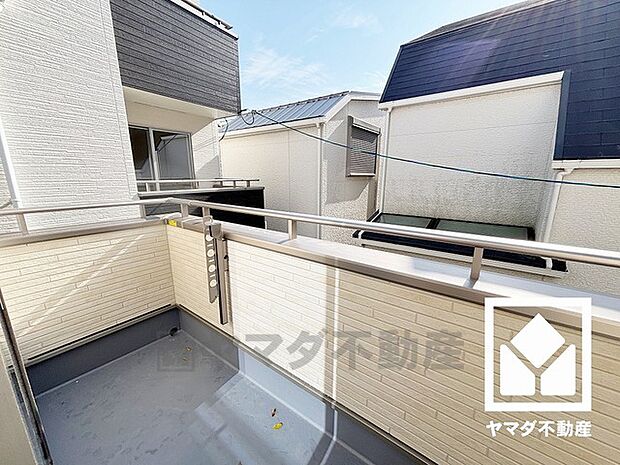 バルコニーが2か所ございますので、お洗濯物をたっぷりと干す事ができます。