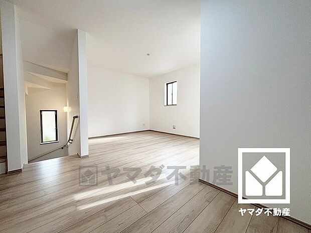 おしゃれなインテリアが映えるリビングで、リラックスしたひとときを過ごせます。