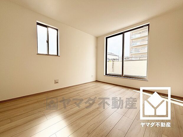 広々15.12帖のLDKが魅力。家族全員がリラックスできる、ゆったりとした快適リビングで温かい団らんの時間を。