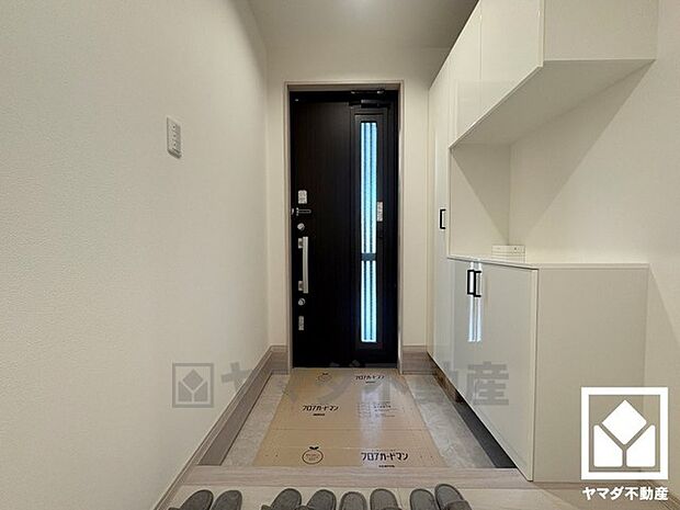 玄関にはシューズボックスを完備。家族の靴もしっかり収納できるので、玄関がいつも片付き、気持ちよくお客様を迎えられます。