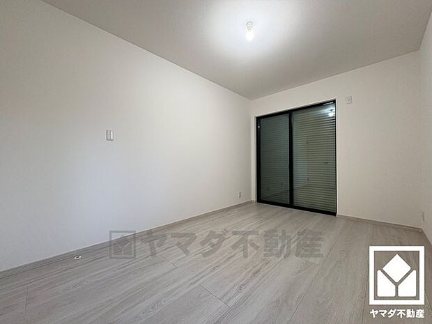 約6.75帖の洋室です。お子様のお部屋などにも丁度良い広さです。