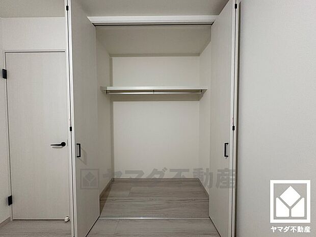 穏やかな暮らしを支える、豊かな収納。クローゼットは奥行きがあるので、収納力も申し分ありません。