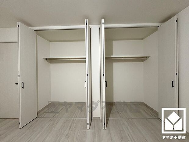 新たに家具を買わなくても良いので、ハンガーパイプ付きのクローゼットは嬉しいですね。