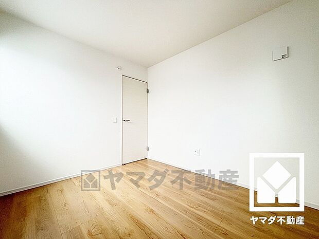約5.2帖の北側洋室です。全居室フローリングでお掃除ラクラクです。