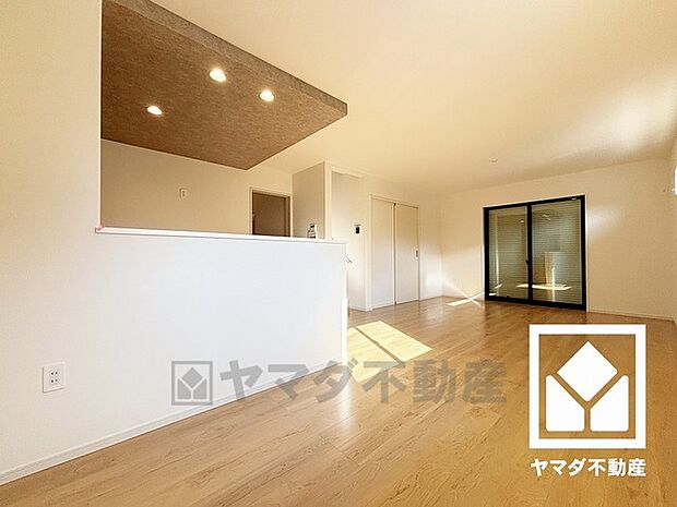 広々17.6帖のLDKが魅力。家族全員がリラックスできる、ゆったりとした快適リビングで温かい団らんの時間を。