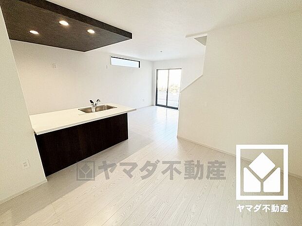 自然光を取り込む、開放感あふれる暮らし。隅々まで光が降り注ぎ、明るく心地の良い空間。