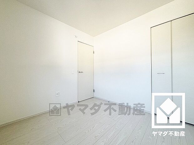 クローゼット付きの洋室で整理整頓しやすいです。