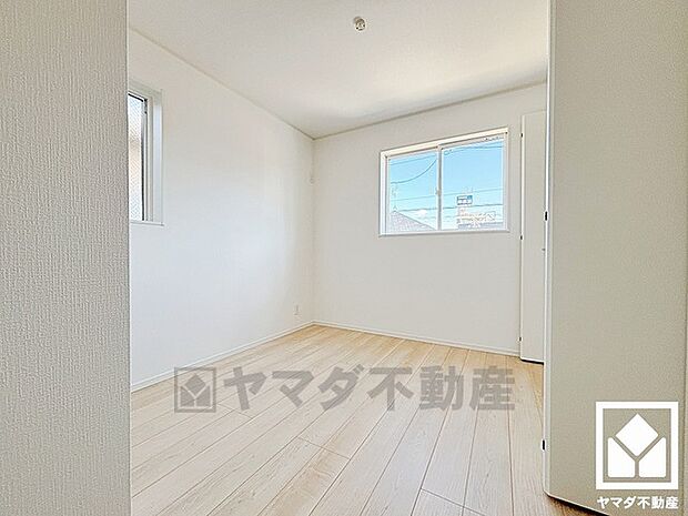 約5.2帖の洋室です。2階は全室フローリングとなっており、お掃除もラクラクです。