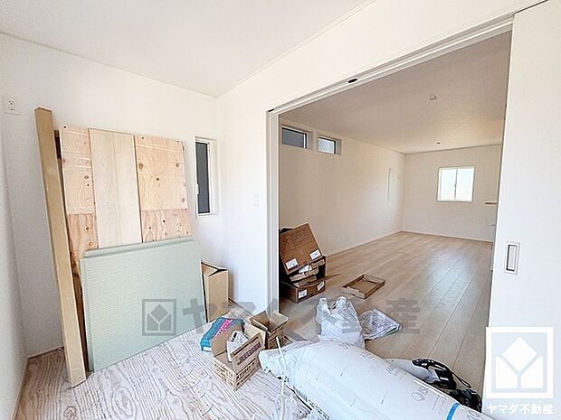 約4帖の1階和室です。リビングに隣接しており、一体利用も可能です。