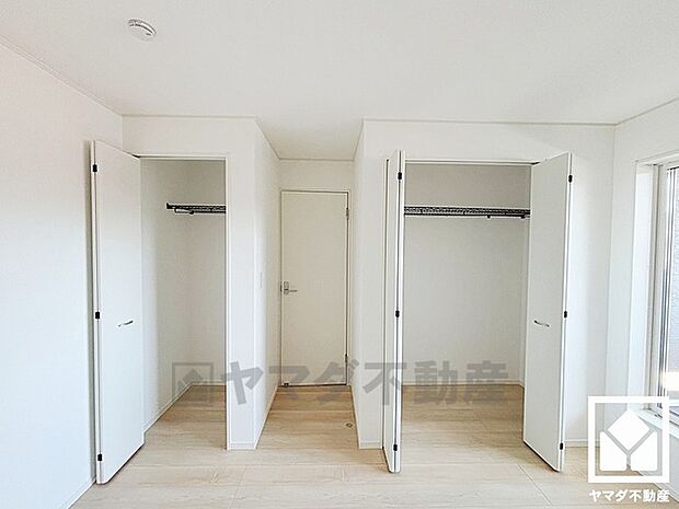 クローゼットは奥行きがあるので、収納力も申し分ありません。