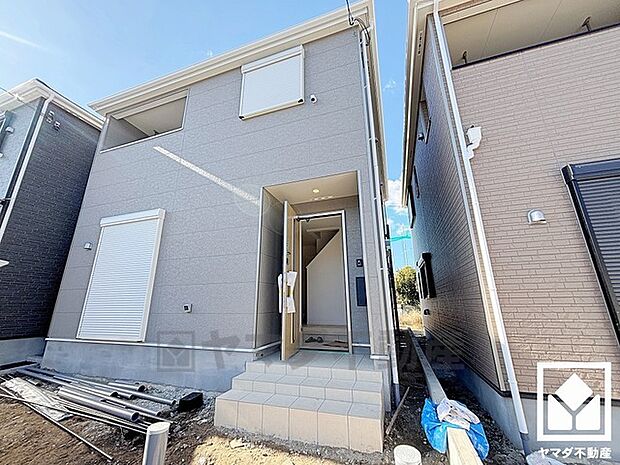 JR東西線「加島」駅まで徒歩約24分の立地。3沿線利用可能で、毎日の通勤・通学だけでなく、休日のお出かけまで利便性に優れています。