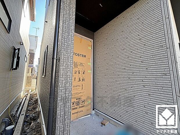 キッチンには床下収納がございます。災害時の非常食や食料品のストックなども保存できます。