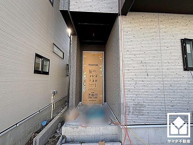 キッチンは空間を有効活用できる壁付けタイプ。