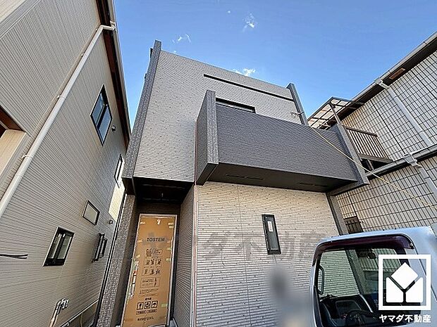 3段階中最も高いレベルの耐震等級3を取得した、災害復興拠点に求められる水準の耐震性を備えた住宅。繰り返す地震に強い制震ダンパーも搭載しており、耐久性・居住性を高めます。