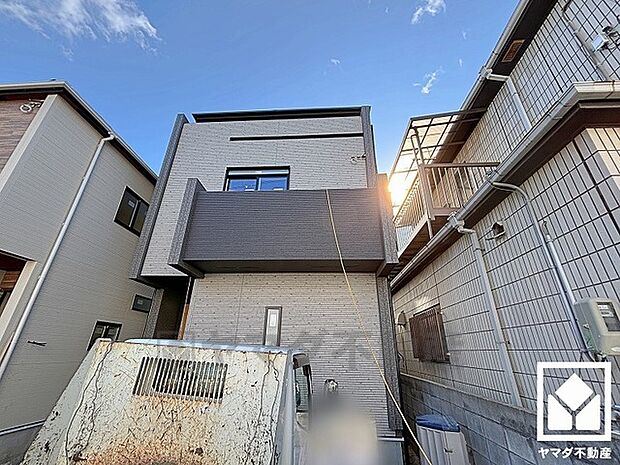 閑静な住宅街にあり、静かな環境で落ち着いた生活をお送りいただけます。