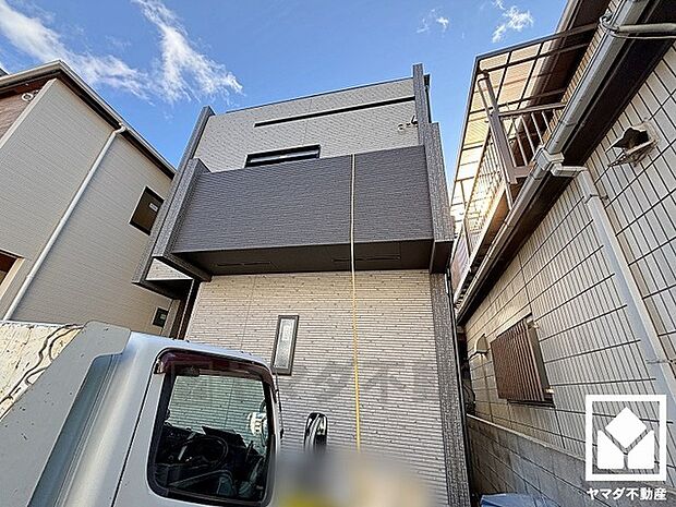 広々16.125帖のLDKが魅力。家族全員がリラックスできる、ゆったりとした快適リビングで温かい団らんの時間を。