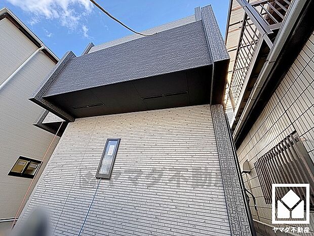 室内洗濯機置場がございますので、天候に左右されず洗濯していただけます。